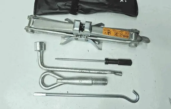 Nissan Leaf I (ZE0) Tool set 995503ND0B MAX1150XG
