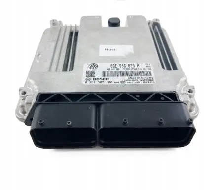 Volkswagen Touareg II Engine control unit/module 06E906023H 0261S07100