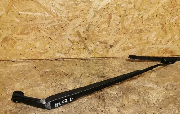 Toyota Corolla Verso AR10 Front wiper blade arm