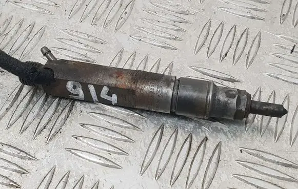 Skoda Octavia Mk1 (1U) Fuel injector 028130203F