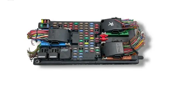 Land Rover Discovery 3 - LR3 Fuse module YQE500350 519051601