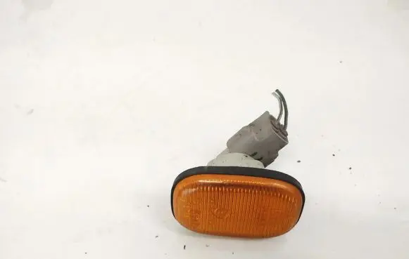 Toyota Avensis Verso Front fender indicator light E136R019461