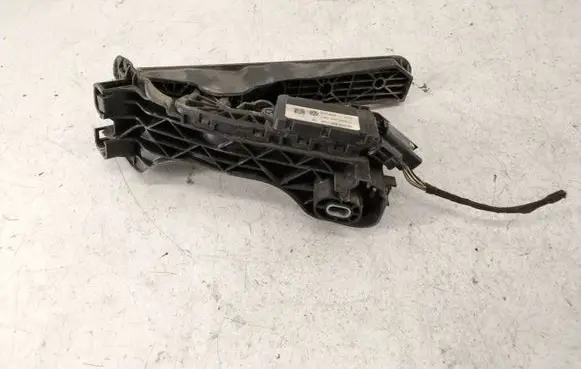 Volkswagen PASSAT B6 Accelerator throttle pedal 1K1721503L 6PV00860000
