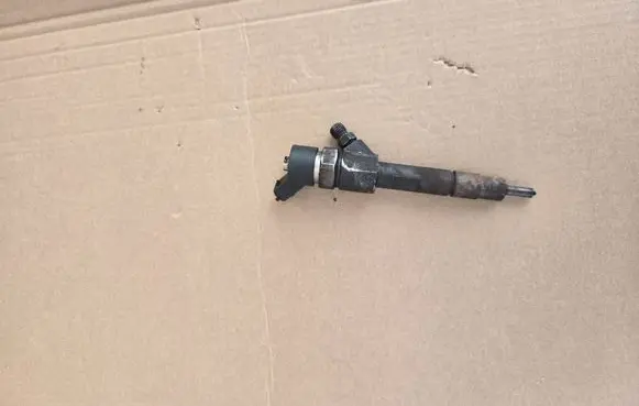 Renault Laguna I Fuel injector 7700111014
