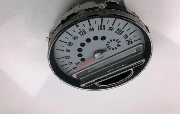 Mini One - Cooper Clubman R55 Speedometer (instrument cluster) 9136195