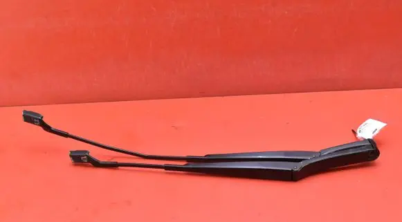 Front wiper blade arm
