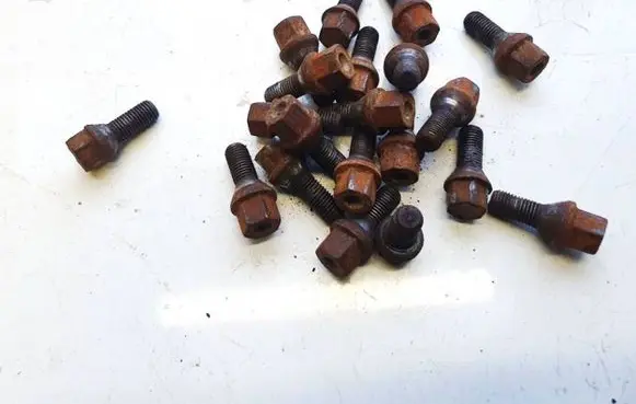 Opel Astra G Nuts/bolts 