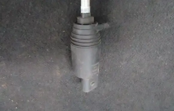 BMW 5 E39 Windscreen/windshield washer pump 67128377612 67.12-8377612
