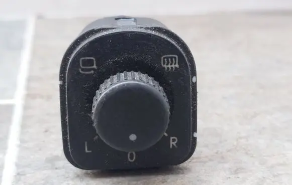 Volkswagen PASSAT B6 Wing mirror switch 1K0959565G