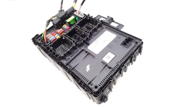 Ford Kuga III Fuse module F005V03337 LX6T15604RCF