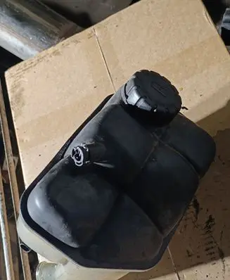 Mercedes-Benz E W211 Coolant expansion tank/reservoir 2115000049