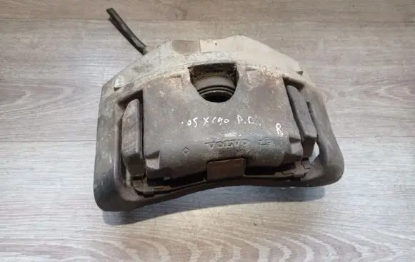 Volvo XC90 Front brake caliper 30636355