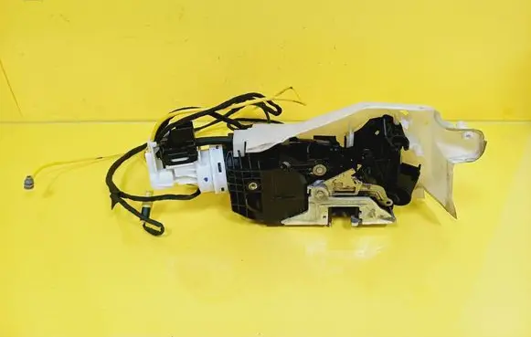 Mercedes-Benz S W220 Front door lock 2207200835