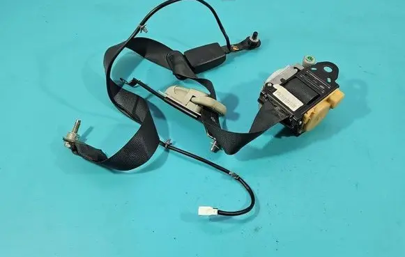 Nissan Note (E11) Front seatbelt IMPRK1501992