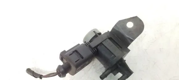 Volkswagen Touran I Turbo solenoid valve 1K0906283A