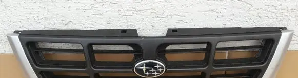 Subaru Forester SF Front bumper upper radiator grill