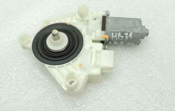 Mercedes-Benz C W205 Front door window regulator motor A2139069501