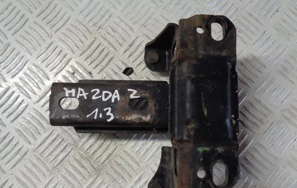 Mazda 2 Gearbox mount D65139070