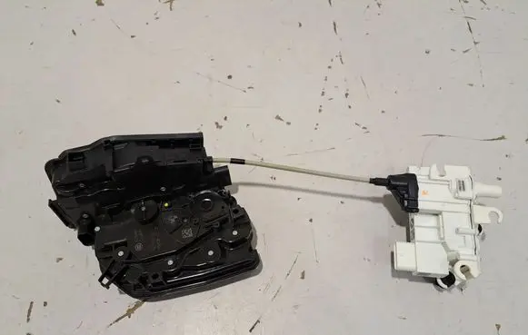 BMW 7 G11 G12 Rear door lock 7477703 7386241