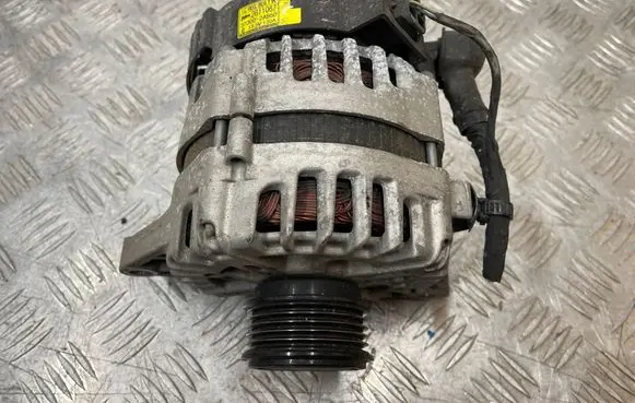 Hyundai i30 Generator/alternator 373002A850