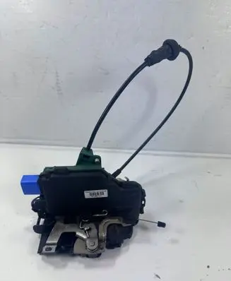 Volkswagen Polo Loading door lock 