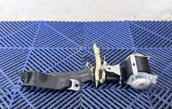 Lexus CT 200H Rear seatbelt H097801 R960