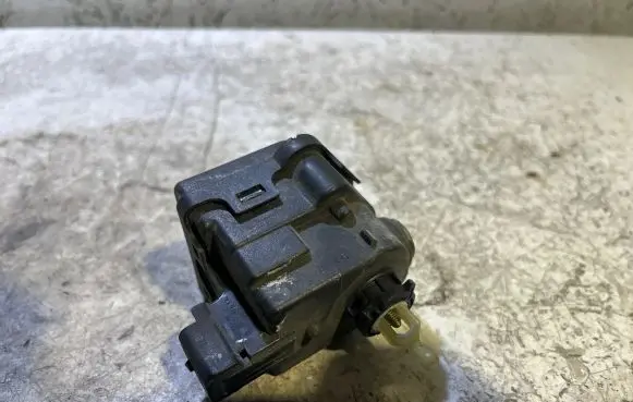 Headlight level adjustment motor