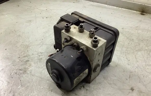 Ford Focus ABS Pump 8M512C405CA 10020604004 A426G