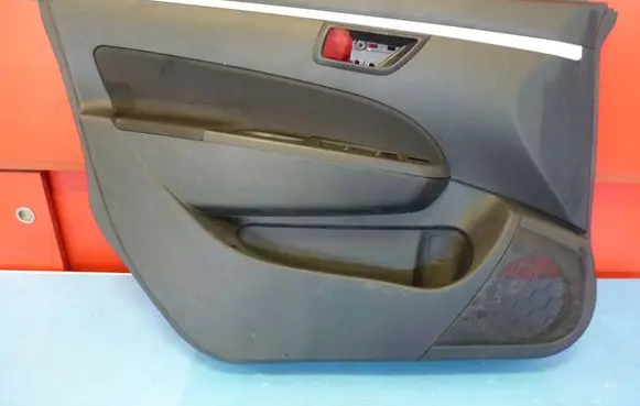 Skoda Octavia Mk2 (1Z) Front door card panel trim