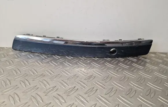 Front bumper splitter molding