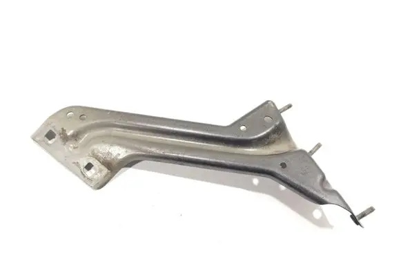 Audi Q5 SQ5 Fender mounting bracket 8R0821136
