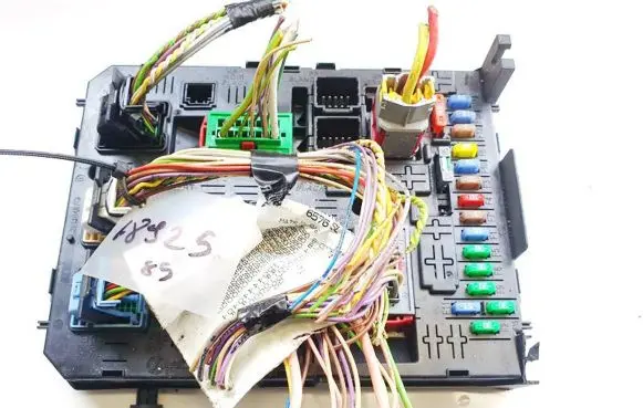 Citroen C4 I Picasso Fuse box set 966405908001 281201930b