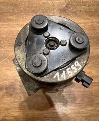Volvo V70 Air conditioning (A/C) compressor (pump)