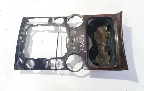 Volkswagen Touareg I Cup holder 7l6858602