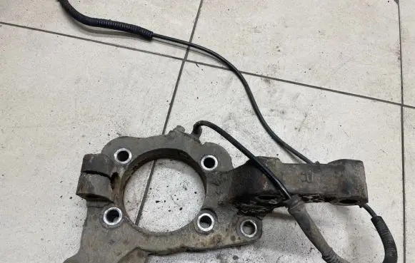 Hyundai Santa Fe Front wheel hub spindle knuckle