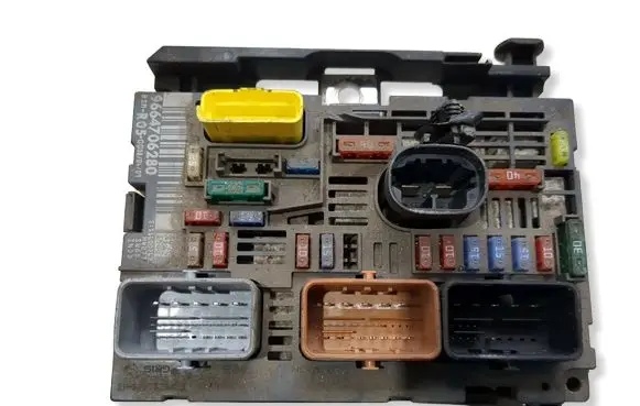 Citroen C4 I Fuse module 9664706280