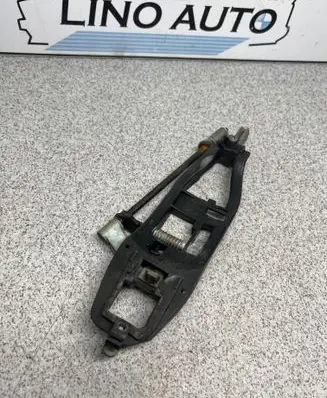 BMW 3 E46 Front door exterior handle/bracket 8253454