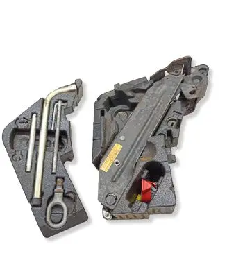 Volkswagen Touareg I Tool set 