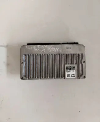 Toyota Avensis T270 Engine control unit/module 89661-OZM30