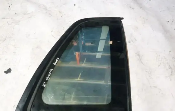 Mitsubishi Space Runner Rear side window