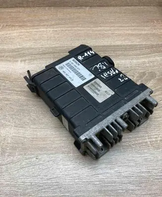 Volkswagen PASSAT B3 Engine control unit/module ECU 443907311D 0261200271