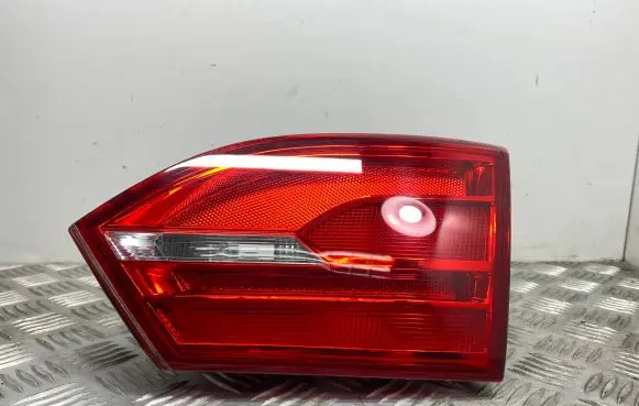 Volkswagen Jetta VI Tailgate rear/tail lights 5C6945260