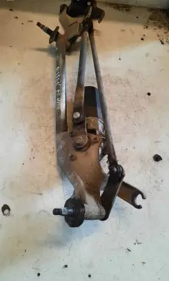 Nissan Primera Front wiper linkage and motor