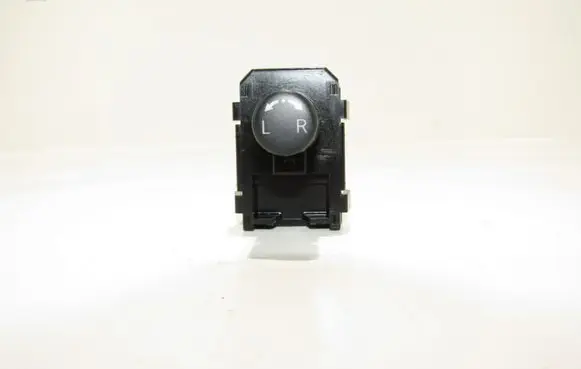 Wing mirror switch