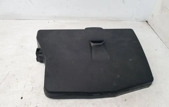 Toyota Avensis T270 Fuse box cover 8266205290
