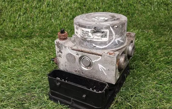 Ford Fiesta ABS Pump D2BC2C405DB