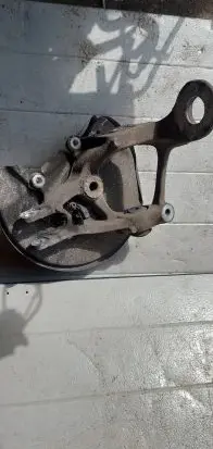 Rear wheel hub spindle/knuckle