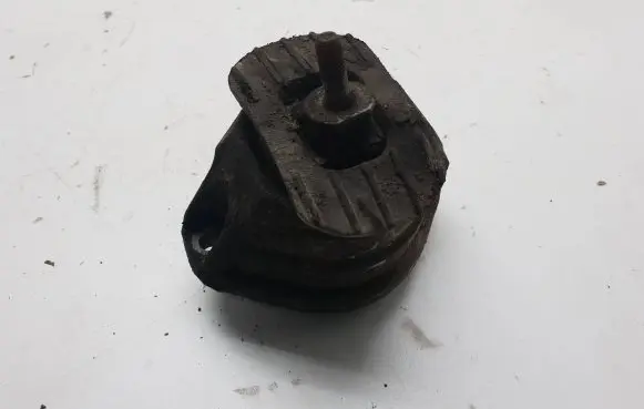 BMW 5 E60 E61 Engine mount bracket