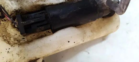 Mitsubishi Carisma Windscreen/windshield washer pump
