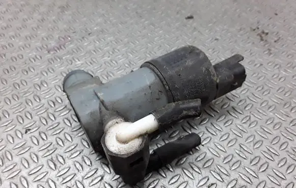 Renault Sandero I Windscreen/windshield washer pump 681155